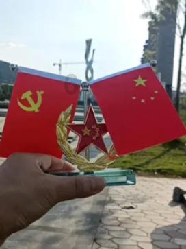 43岁蔡依林首登ELLE封面，穿黑色抹胸身材傲人，蜂腰翘臀绝了
